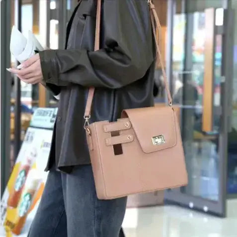 Insulated Crossbody Kettle Bag IllumiWave
